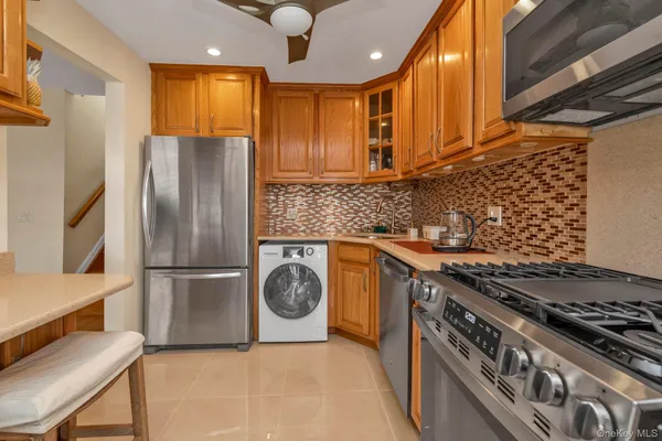 $799,000 | 15405 Riverside Drive, Unit 12B | Beechhurst