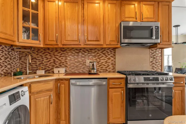 $799,000 | 15405 Riverside Drive, Unit 12B | Beechhurst