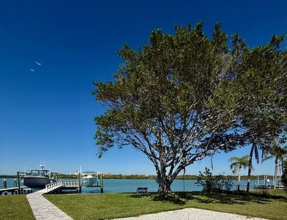 $1,800,000 | 584 Crystal Drive, Madeira Beach, FL 33708