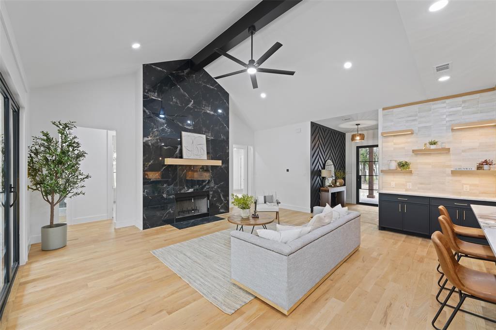 1000 Bluebonnet Ridge Weatherford, TX 76087 - Photo 8 of 39