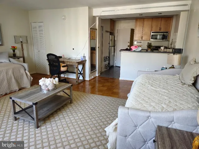 $2,000 | 922 24th Street Northwest, Unit 817, Washington, DC 20037