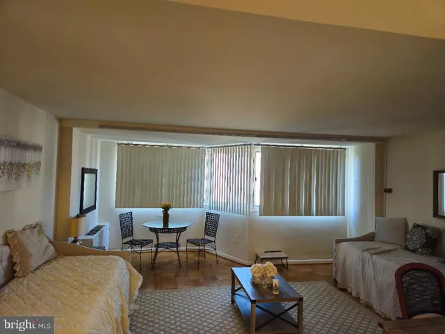 $2,000 | 922 24th Street Northwest, Unit 817, Washington, DC 20037