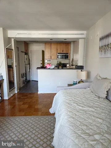 $2,000 | 922 24th Street Northwest, Unit 817, Washington, DC 20037