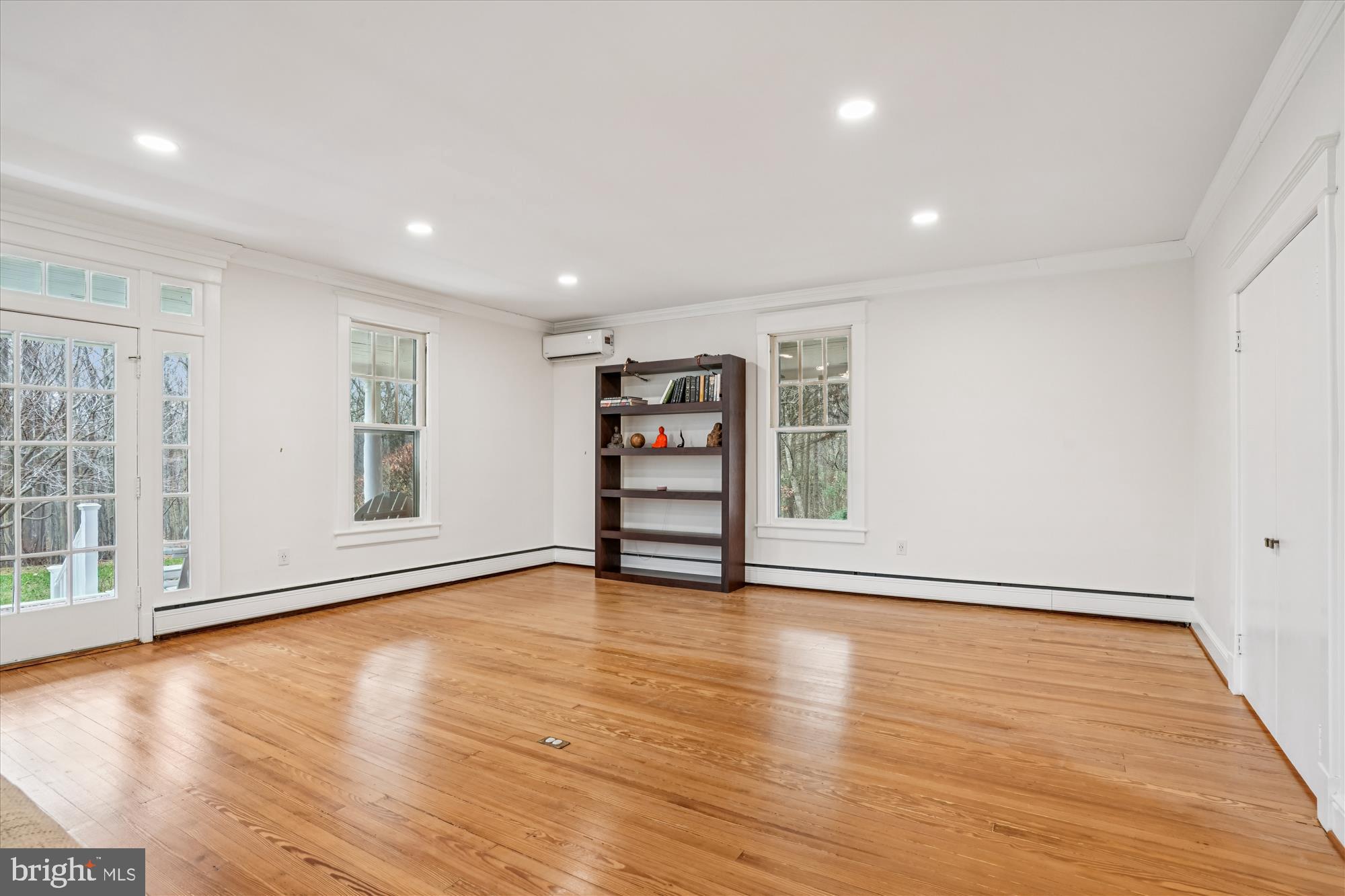 19 Walnut Hill Road La Plata, MD 20646 - Photo 23 of 73 Living Room area