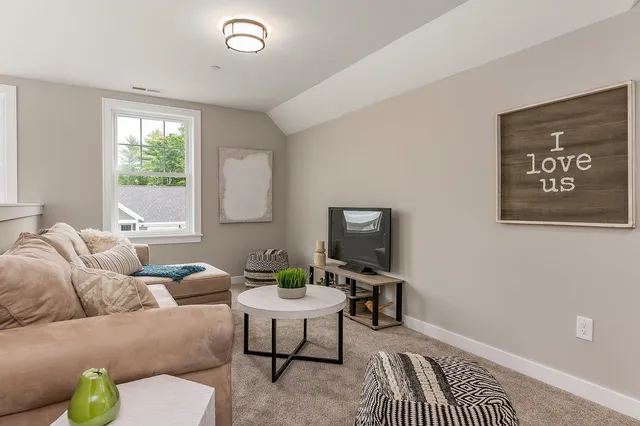 $819,900 | 28 The Cliffs, Unit 28, Auburn, NH 03032