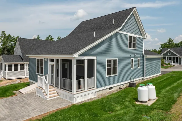 $819,900 | 28 The Cliffs, Unit 28, Auburn, NH 03032