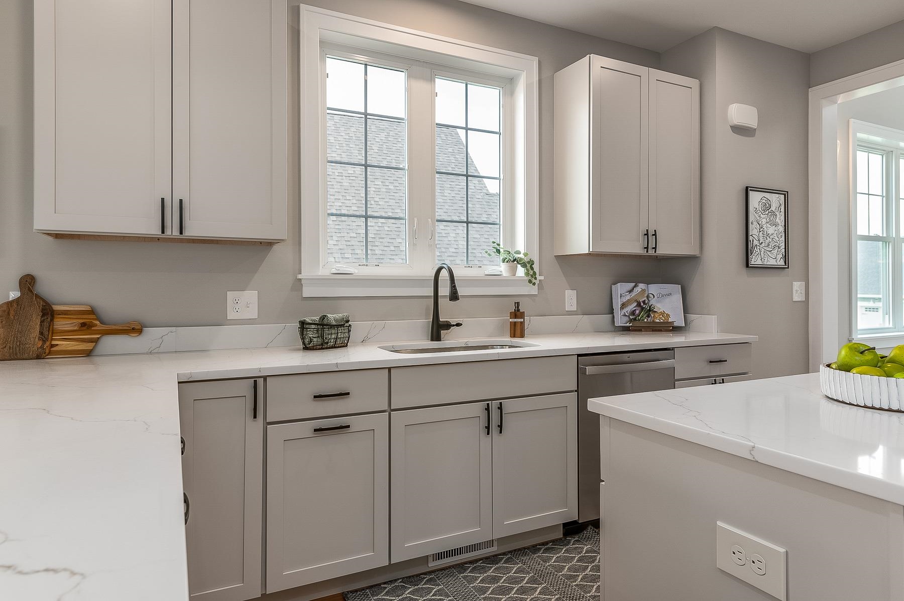 28 The Cliffs, Unit 28 Auburn, NH 03032 - Photo 4 of 40