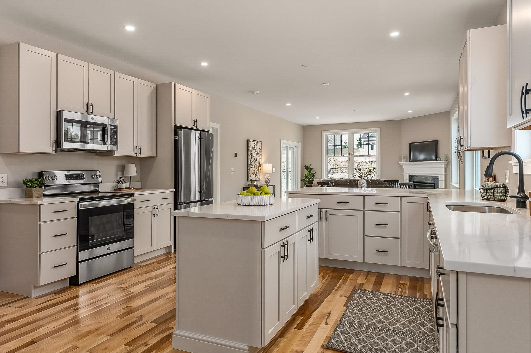 28 The Cliffs, Unit 28 Auburn, NH 03032 - Photo 5 of 40