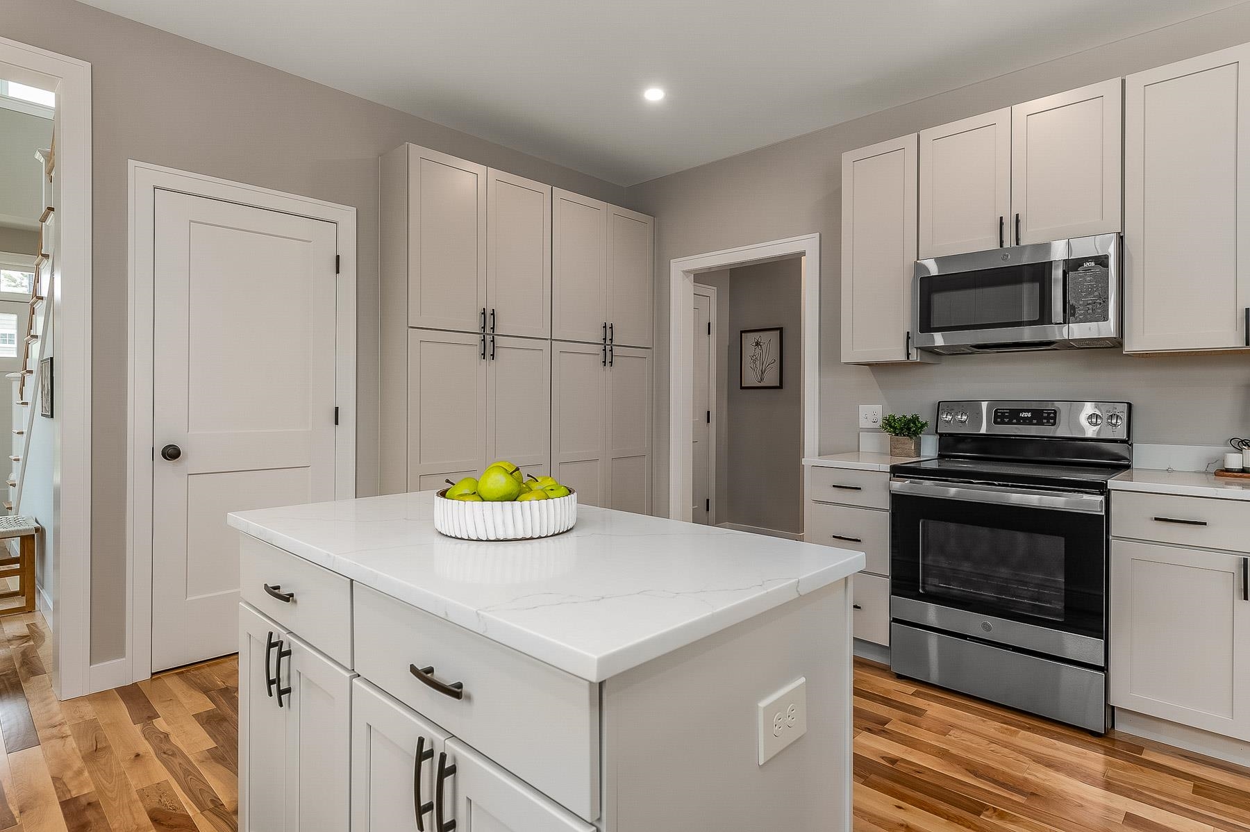 28 The Cliffs, Unit 28 Auburn, NH 03032 - Photo 6 of 40