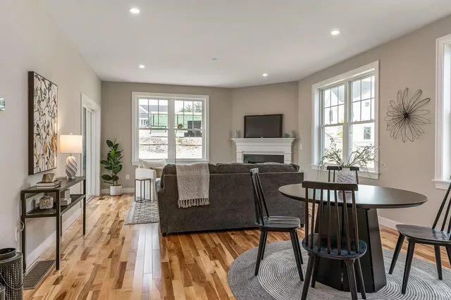 $819,900 | 28 The Cliffs, Unit 28, Auburn, NH 03032