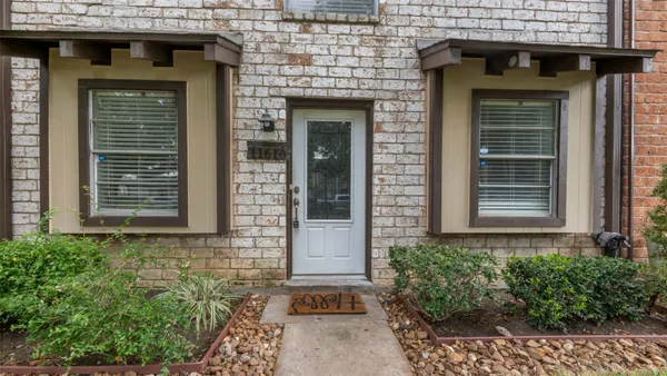 $1,800 | 11610 South Kirkwood Road, Houston, TX 77477