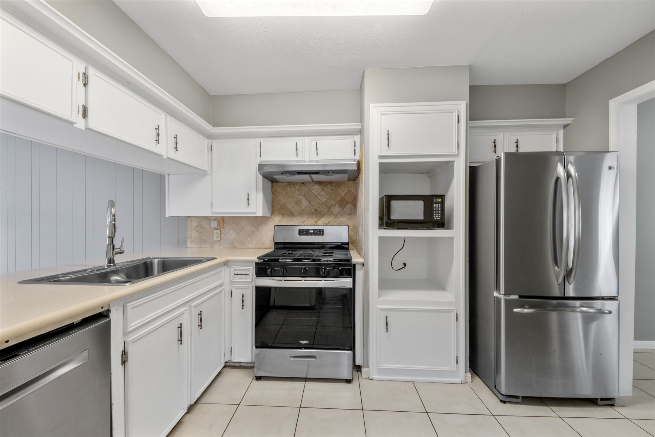 11610 South Kirkwood Road Houston, TX 77477 - Photo 11 of 25 Kitchen