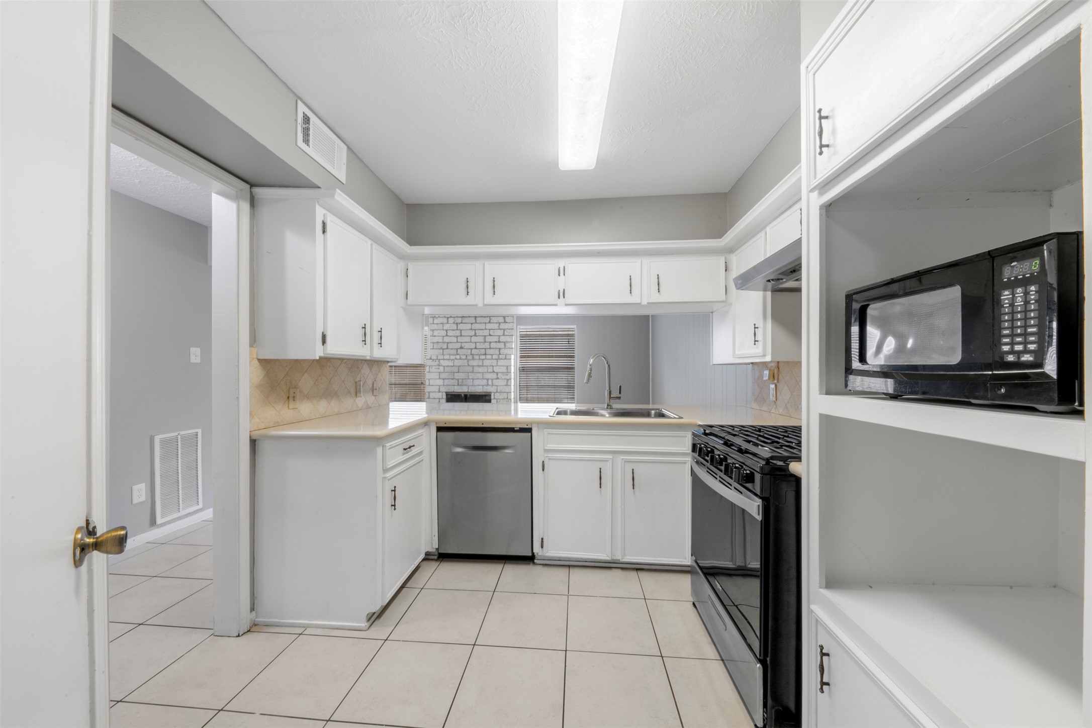 11610 South Kirkwood Road Houston, TX 77477 - Photo 12 of 25 Kitchen