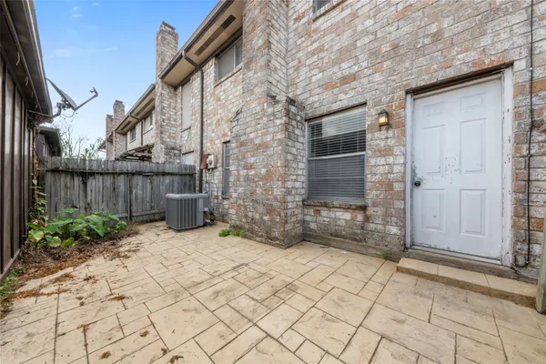 $1,800 | 11610 South Kirkwood Road, Houston, TX 77477
