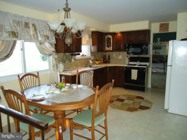 613 Warwick Road Fairless Hills, PA 19030 - Photo 12 of 25 Family Room
