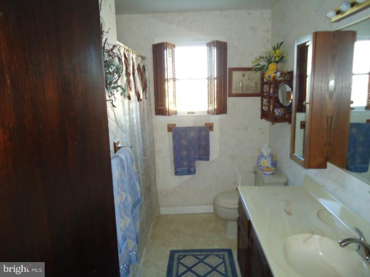 613 Warwick Road Fairless Hills, PA 19030 - Photo 23 of 25 Bathroom