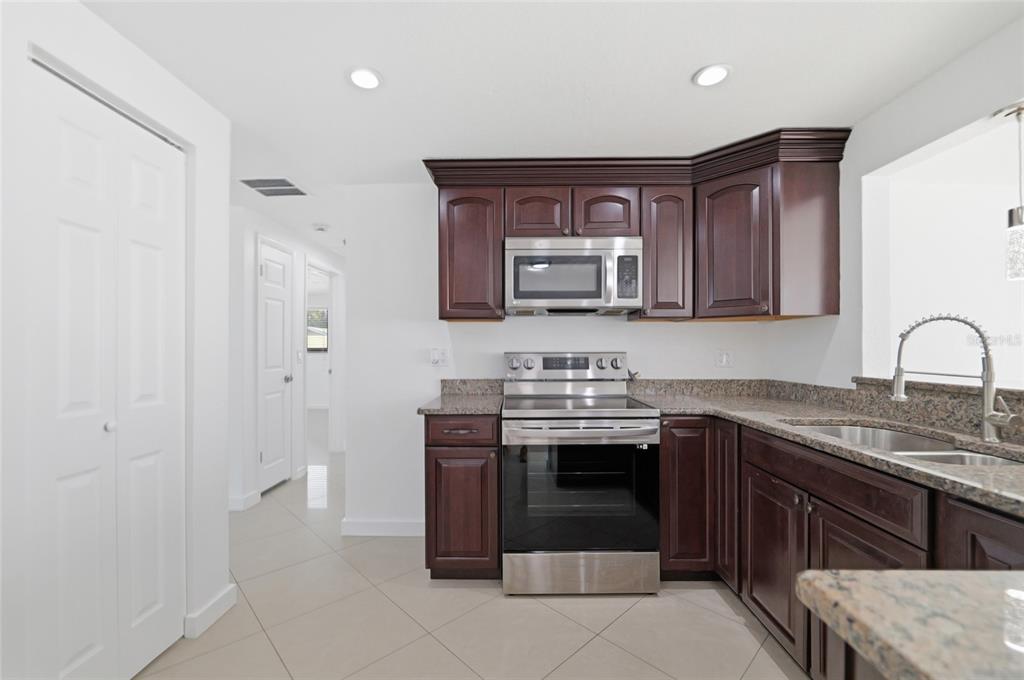 10924 Bridleton Road Port Richey, FL 34668 - Photo 7 of 42 Gallery Image 7