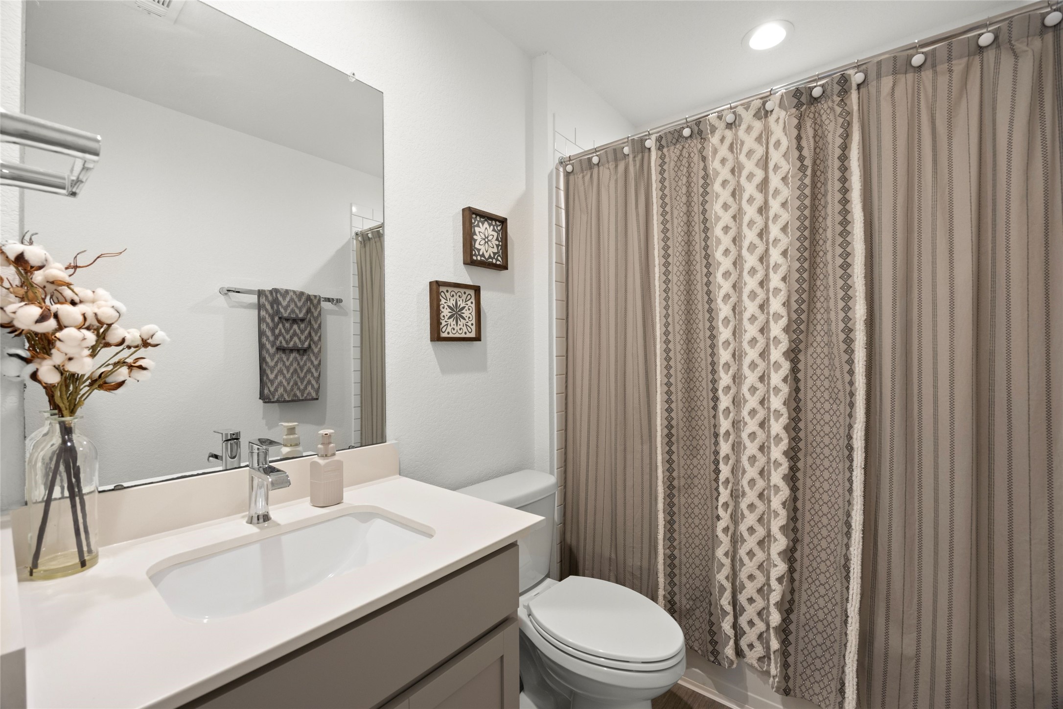 1134 Della Lane Rosharon, TX 77583 - Photo 21 of 31 Bathroom 2