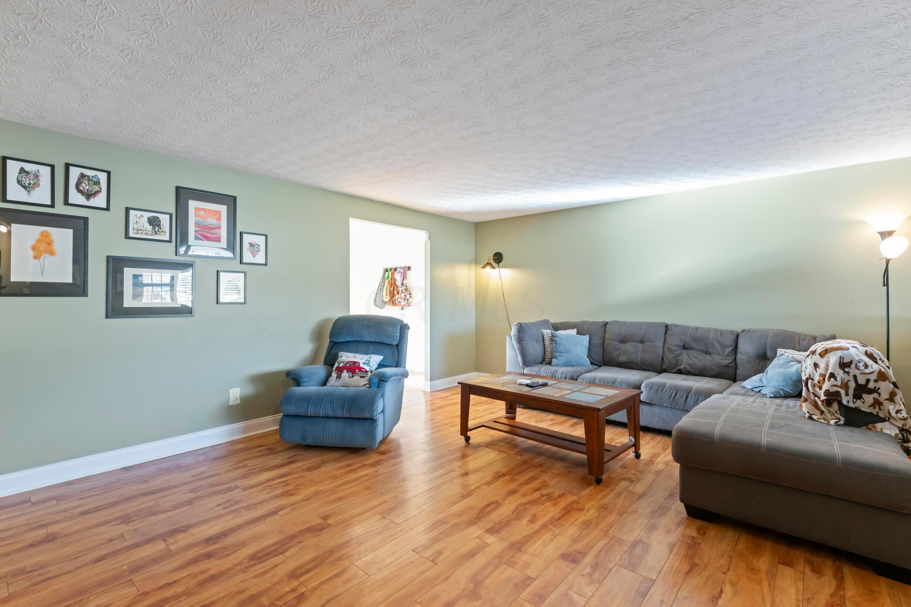 6931 Retton Road Reynoldsburg, OH 43068 - Photo 4 of 20 DSC04242