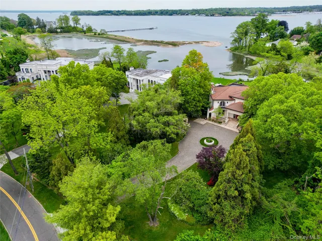 $6,750,000 | 17 Split Rock Drive, Great Neck, NY 11024