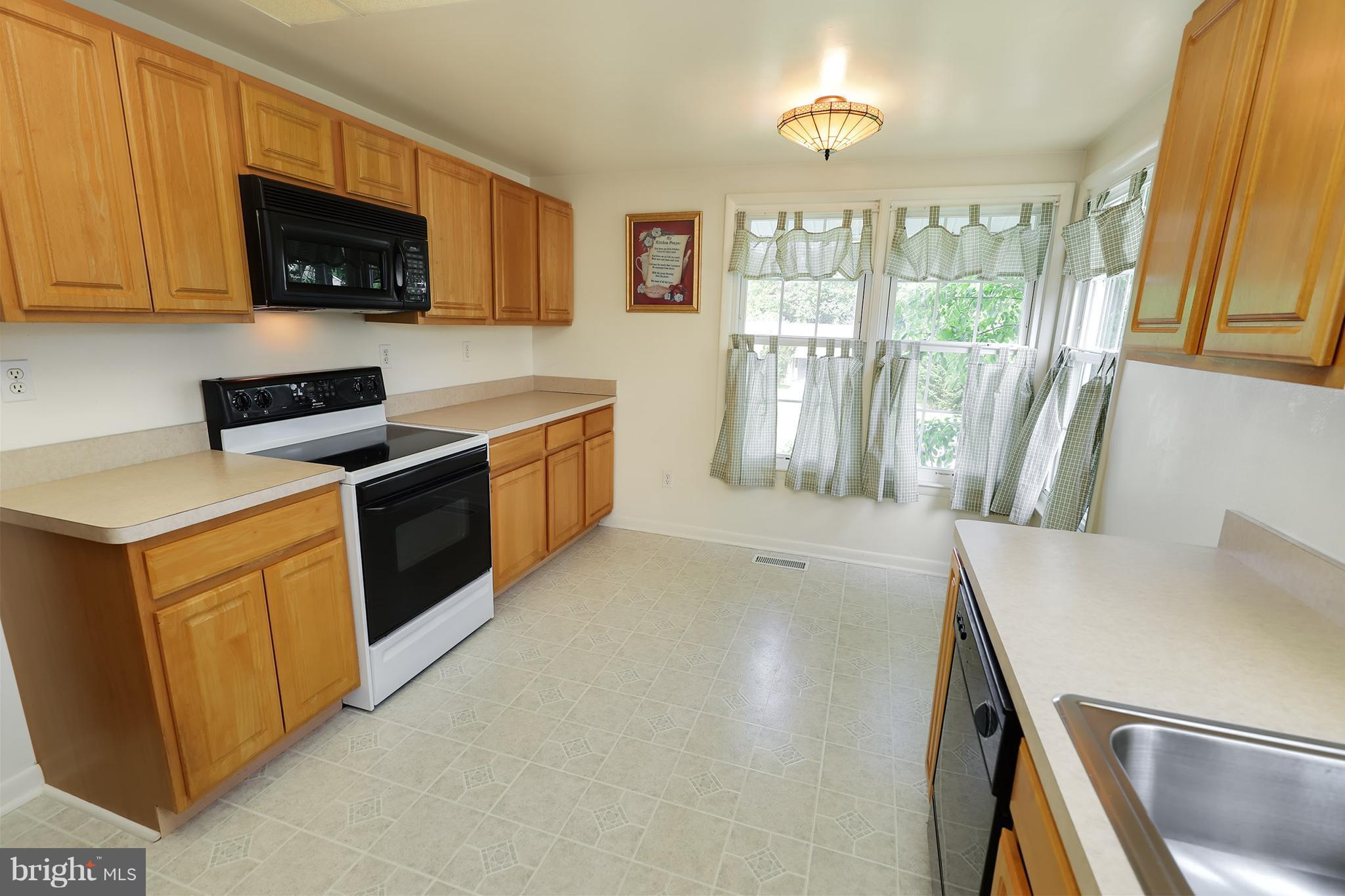 12057 Pierce Road Waldorf, MD 20601 - Photo 6 of 30 Kitchen