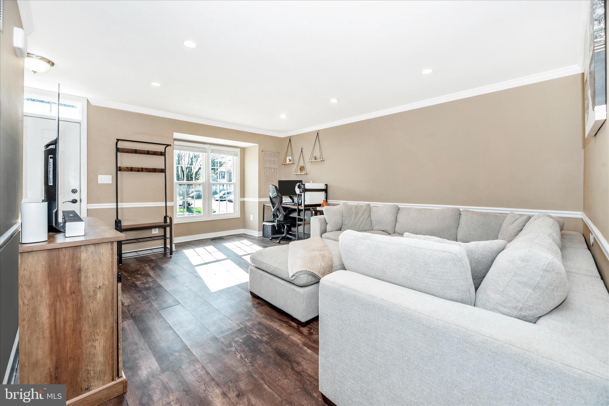 6630 Commodore Court New Market, MD 21774 - Photo 4 of 68 a living room with furniture and wooden floor