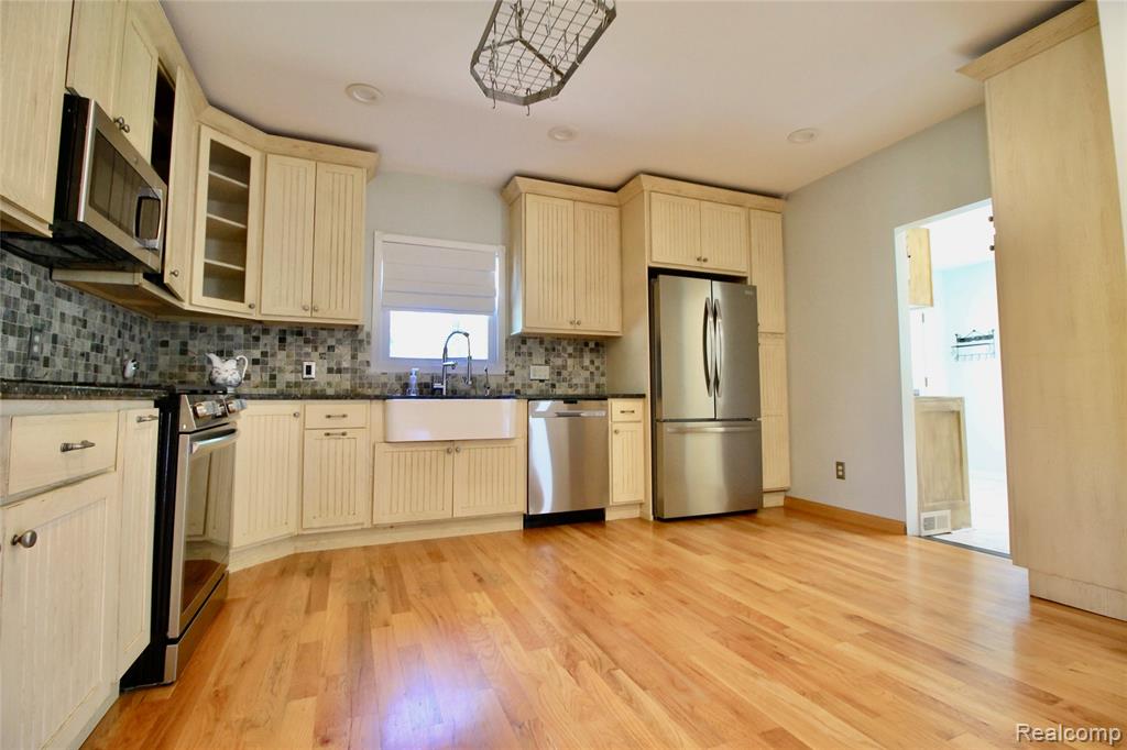 8372 Parshallville Road Fenton, MI 48430 - Photo 6 of 44