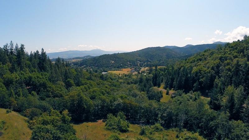 412 Hawk Road Medford, OR 97501 - Photo 1 of 18 Primary Photo