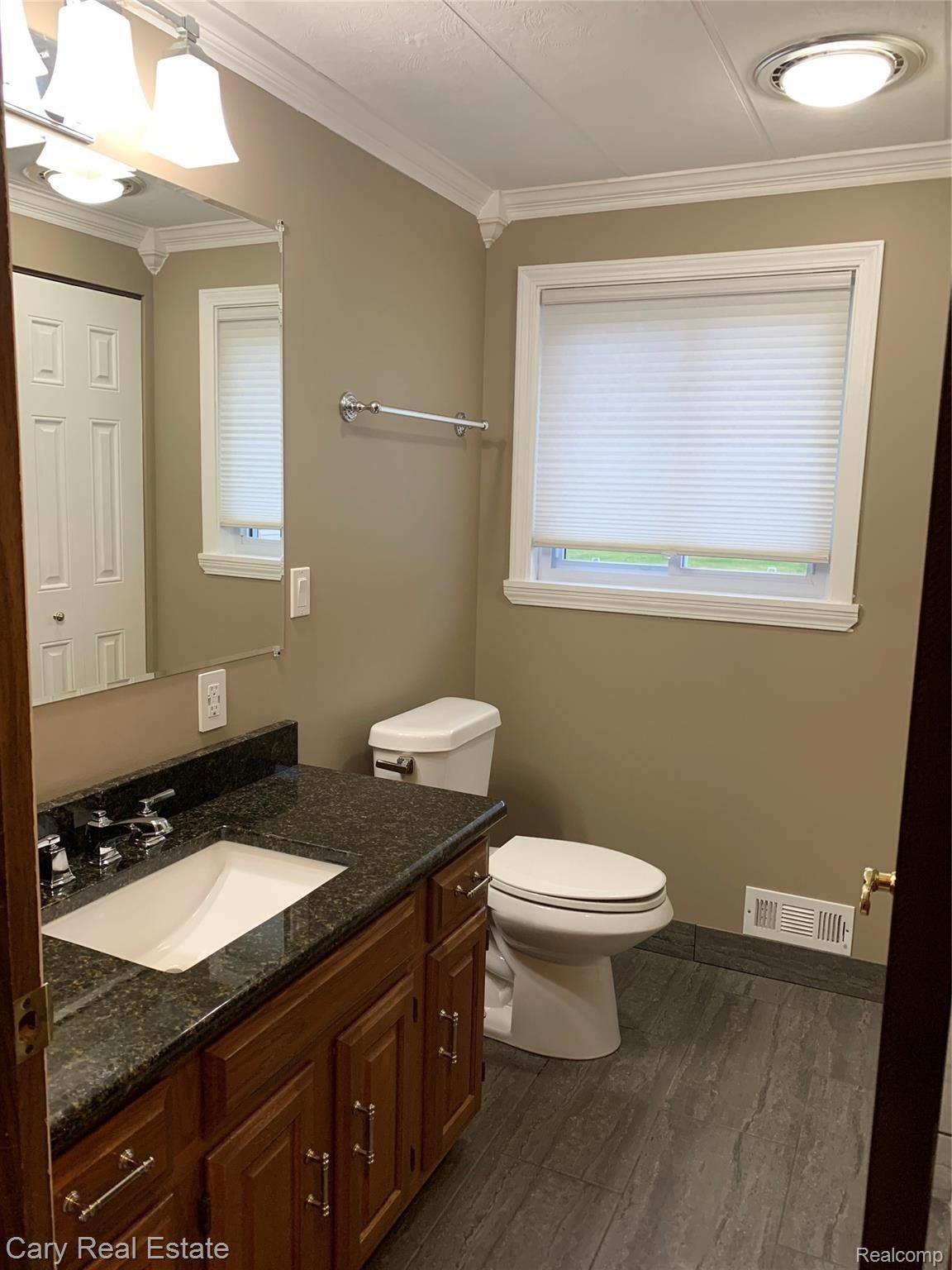 3538 Center Road Highland, MI 48357 - Photo 9 of 28 IMG_1038.jpg