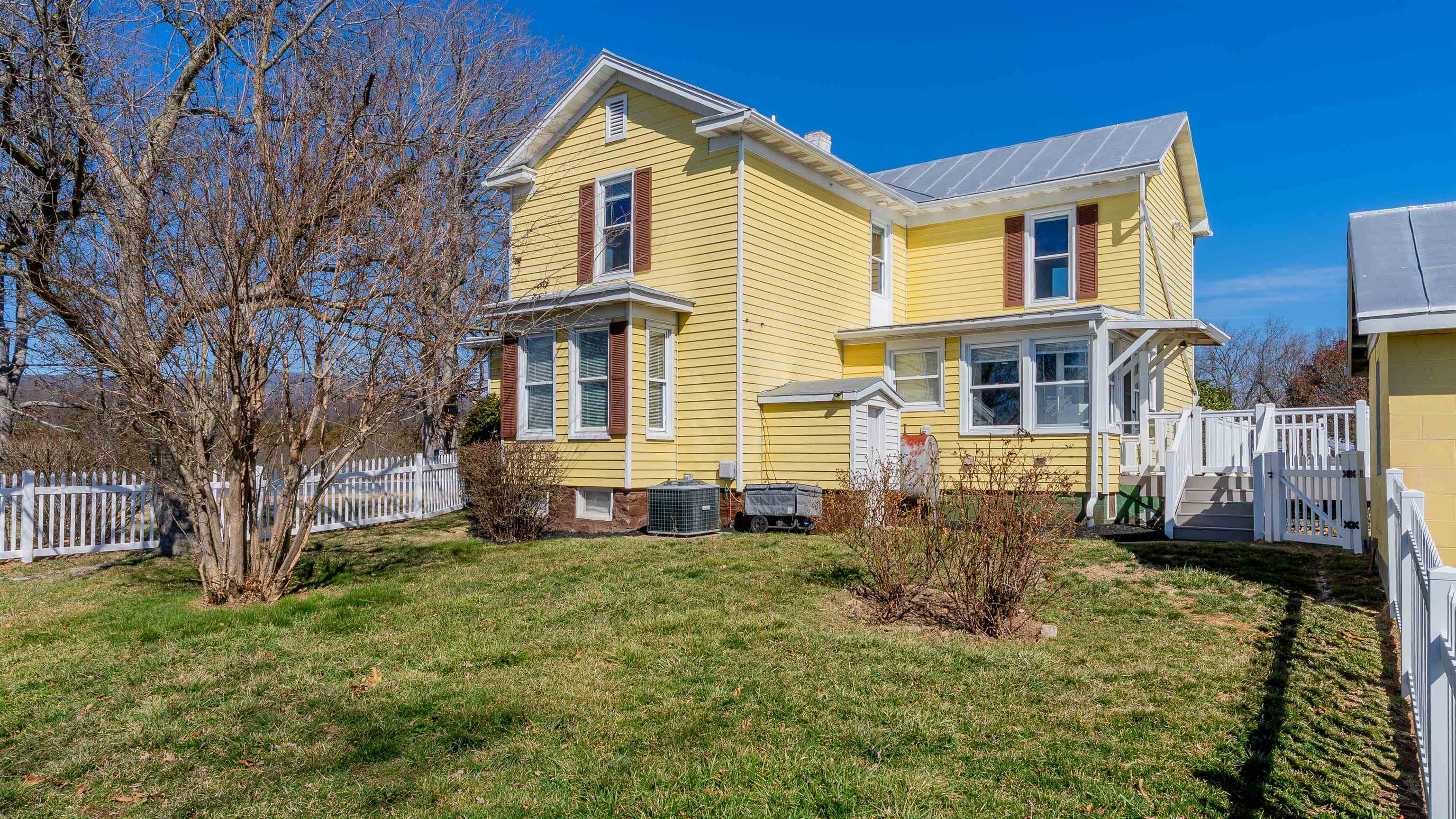 436 East Point Road Elkton, VA 22827 - Photo 4 of 55 Gallery Image 4