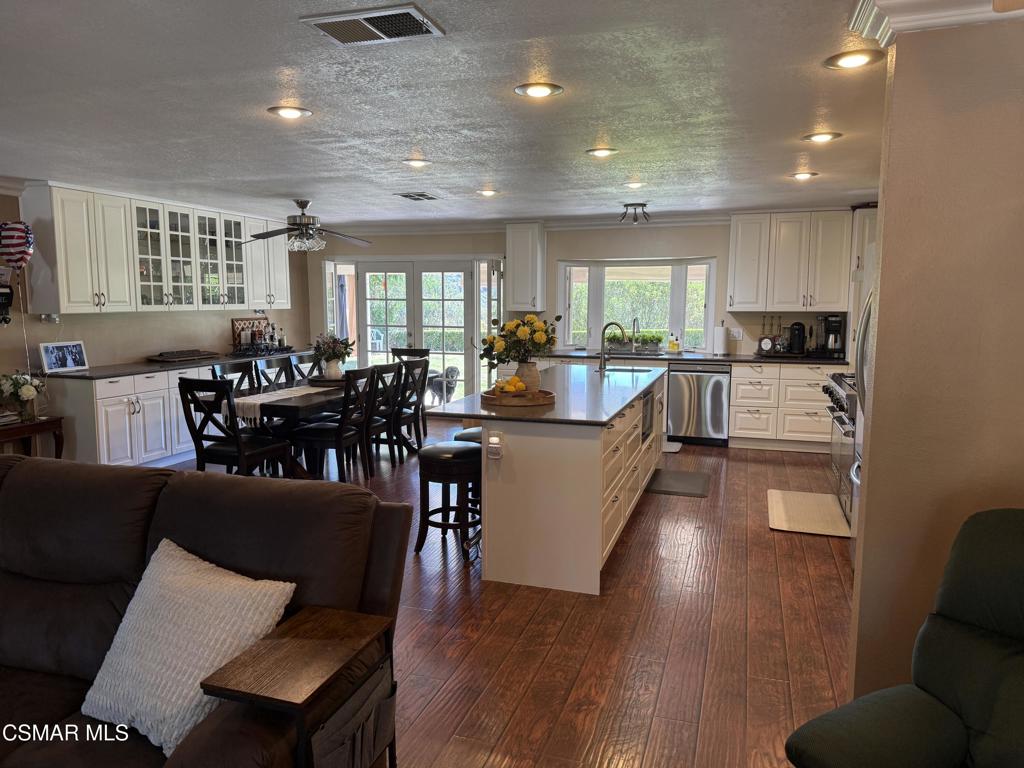 1351 Rambling Road Simi Valley, CA 93065 - Photo 3 of 70