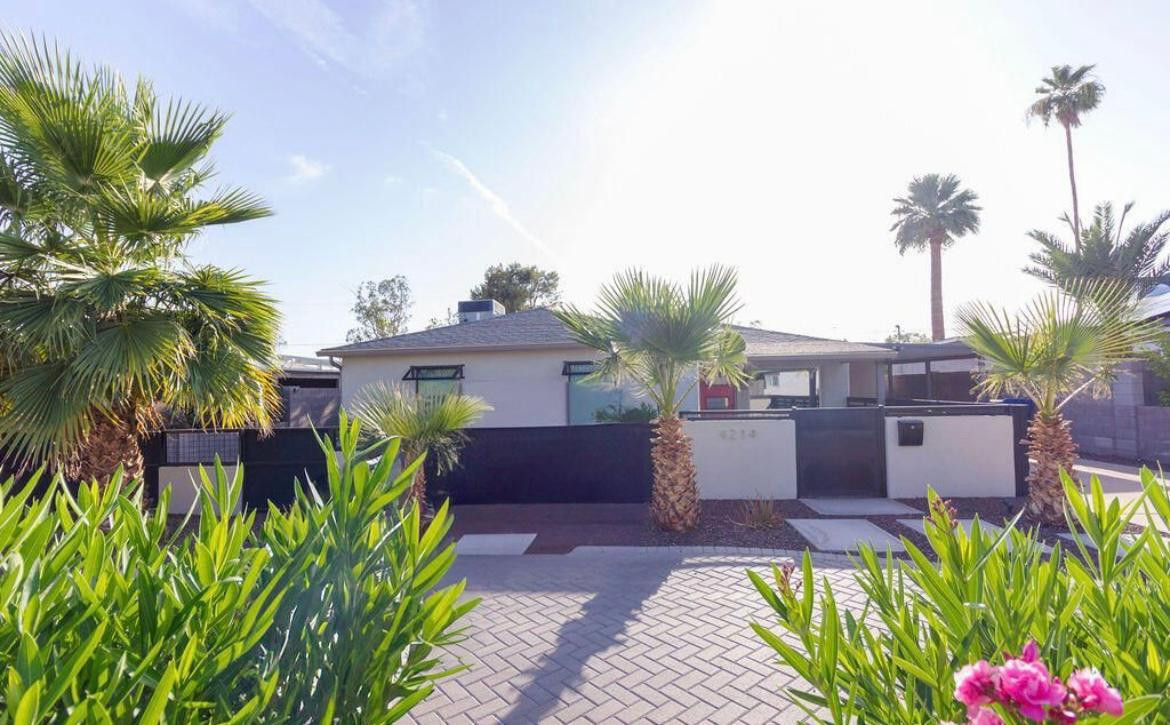 4214 North 20th Street Phoenix, AZ 85016 - Photo 34 of 40 a front view of a house with a garden