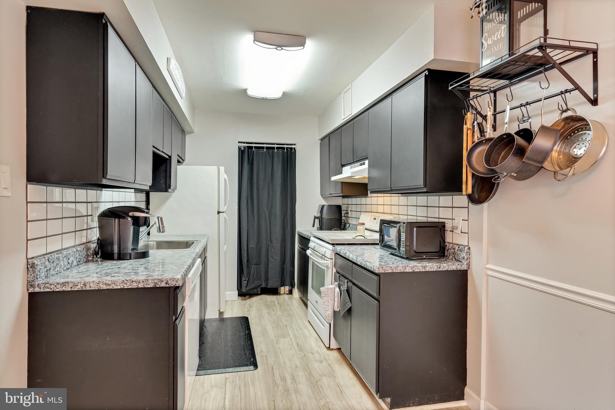 7015 Ridge Avenue, Unit 2 Philadelphia, PA 19128 - Photo 7 of 19 Kitchen