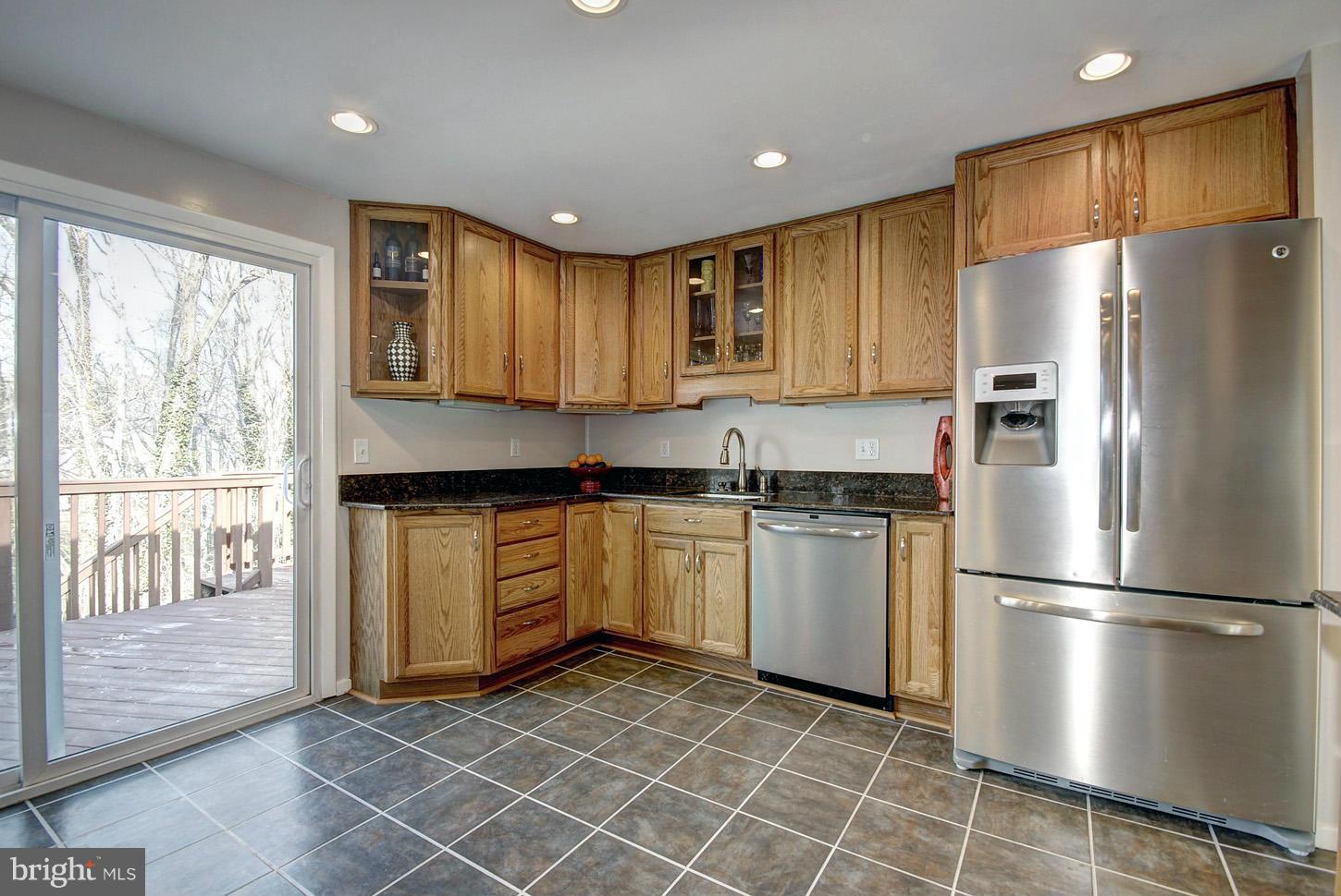 9518 Burning Branch Road Burke, VA 22015 - Photo 6 of 30 Stainless steel appliances