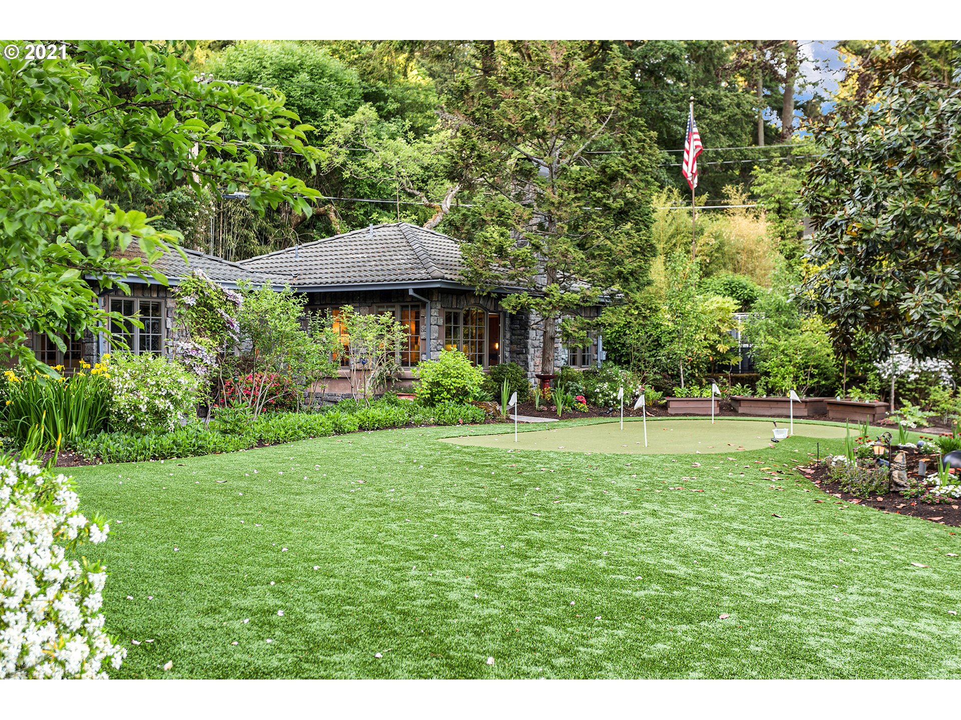 1226 Northshore Road Lake Oswego, OR 97034 - Photo 21 of 32 a view of a backyard with garden