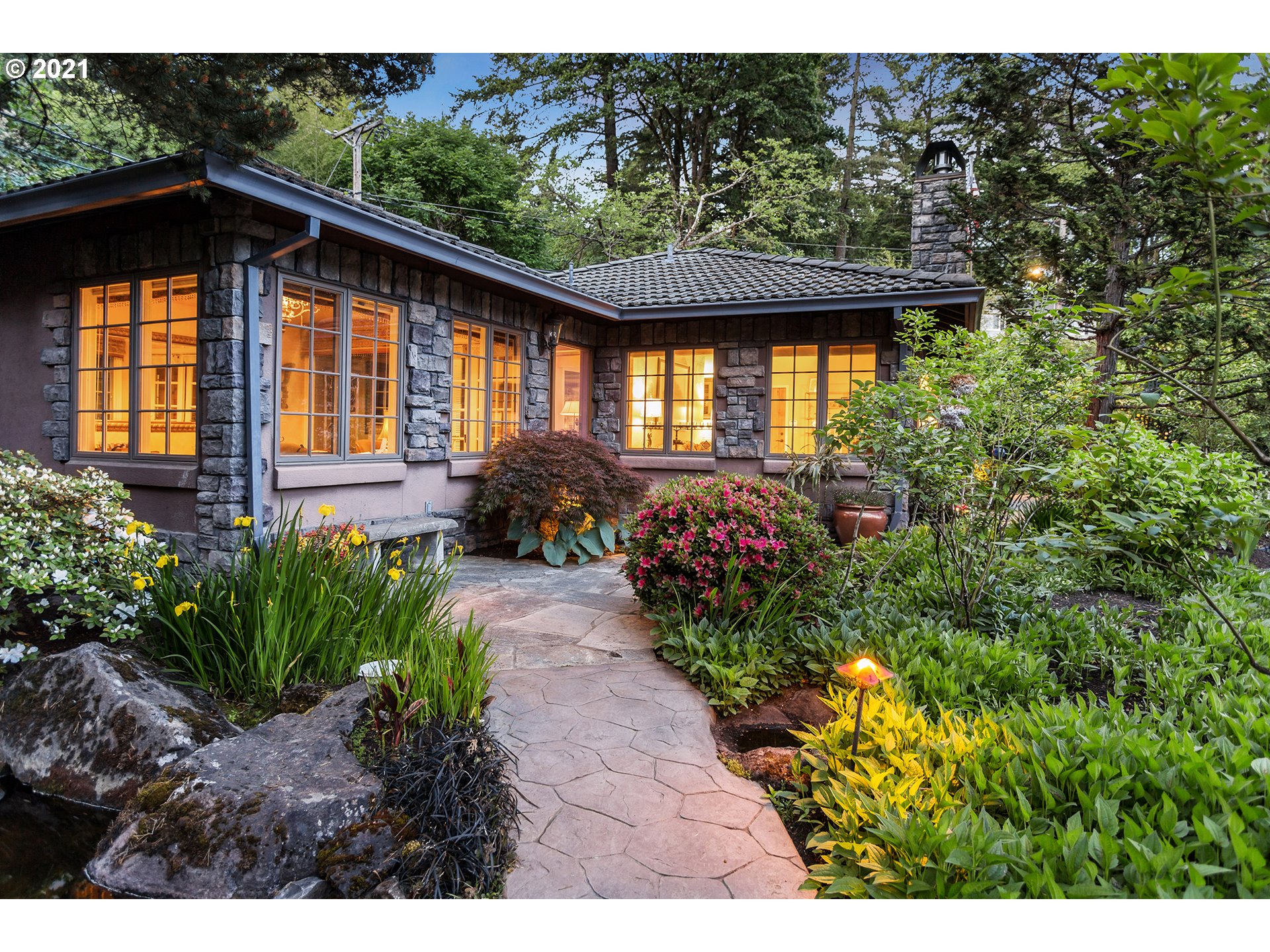 1226 Northshore Road Lake Oswego, OR 97034 - Photo 23 of 32 a view of a house with a garden