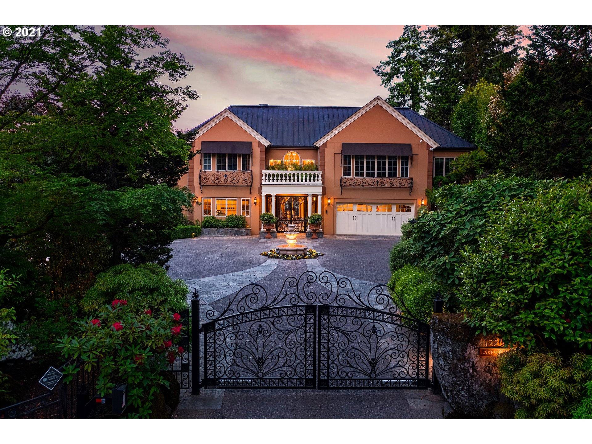 1226 Northshore Road Lake Oswego, OR 97034 - Photo 25 of 32 a house view with a garden space