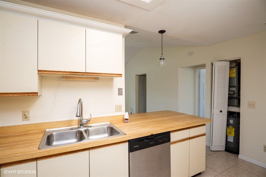 9013 Southeast Hobe Ridge Avenue Hobe Sound, FL 33455 - Photo 11 of 26 Good size kitchen