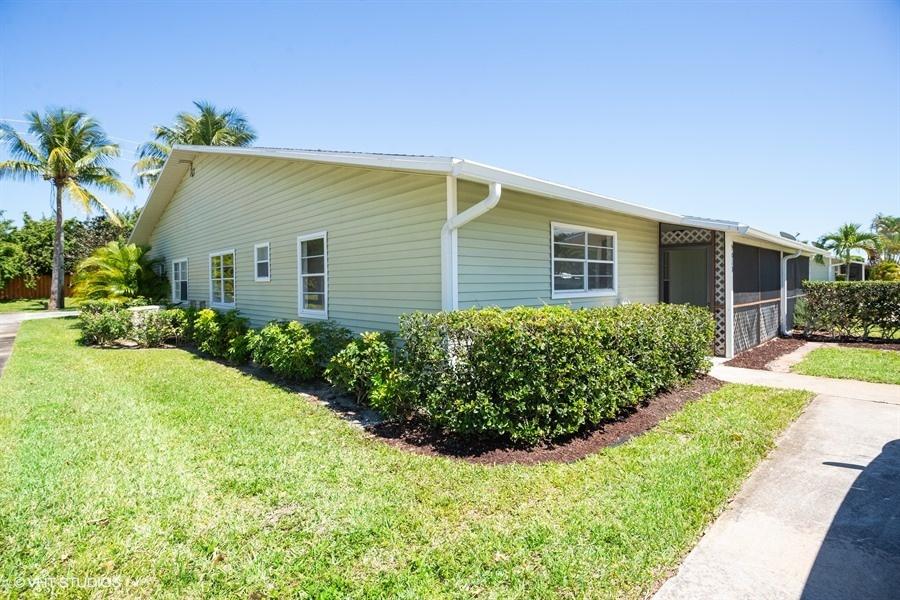 9013 Southeast Hobe Ridge Avenue Hobe Sound, FL 33455 - Photo 2 of 26 Side view
