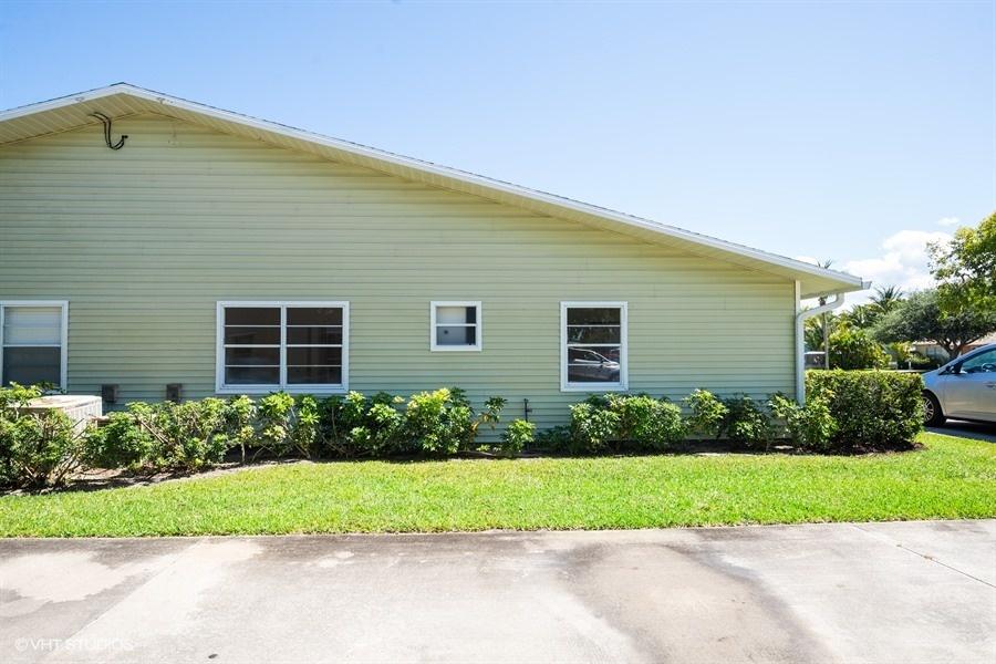 9013 Southeast Hobe Ridge Avenue Hobe Sound, FL 33455 - Photo 25 of 26 Side view
