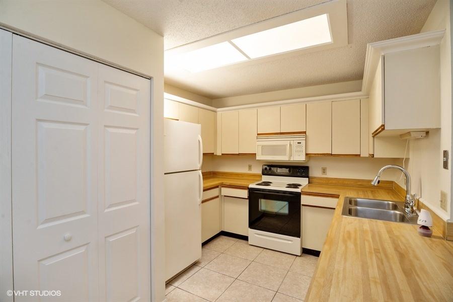 9013 Southeast Hobe Ridge Avenue Hobe Sound, FL 33455 - Photo 10 of 26 Good size kitchen