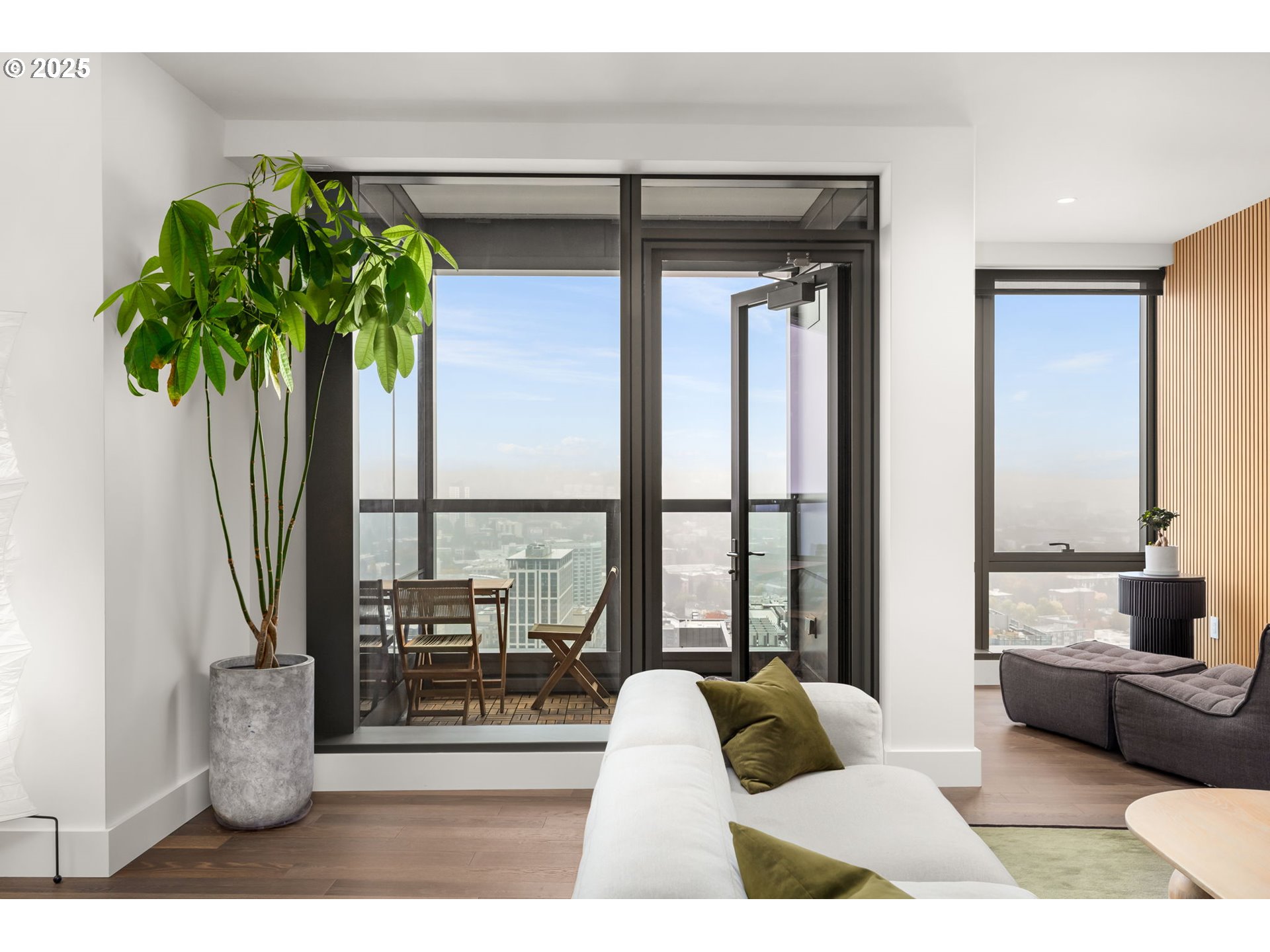 550 Southwest 10th Avenue, Unit 3003 Portland, OR 97205 - Photo 14 of 44 a living room with furniture and a potted plant