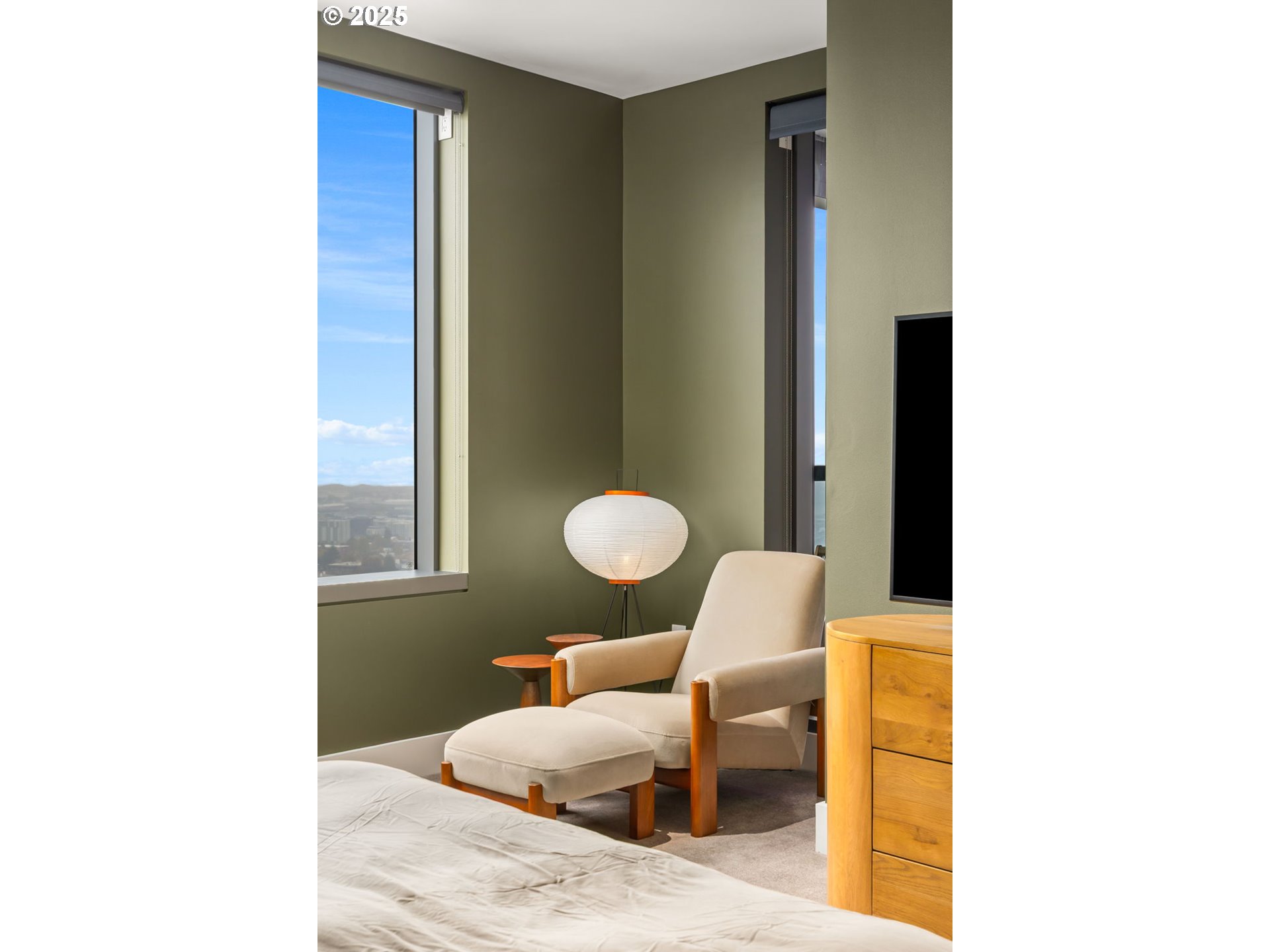 550 Southwest 10th Avenue, Unit 3003 Portland, OR 97205 - Photo 20 of 44 a living room with furniture and a window