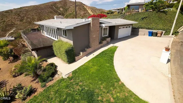 a view of a house with a yard