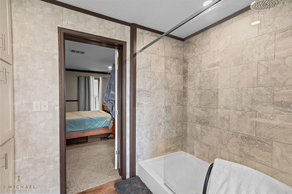 4638 Benton Road Bossier City, LA 71111 - Photo 30 of 34 a en suite bathroom with a shower