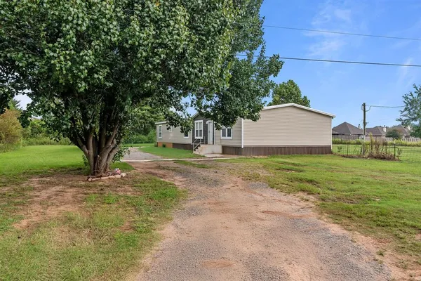 $1,750 | 4638 Benton Road, Bossier City, LA 71111
