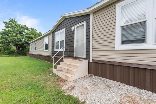 a view of a house with a backyard