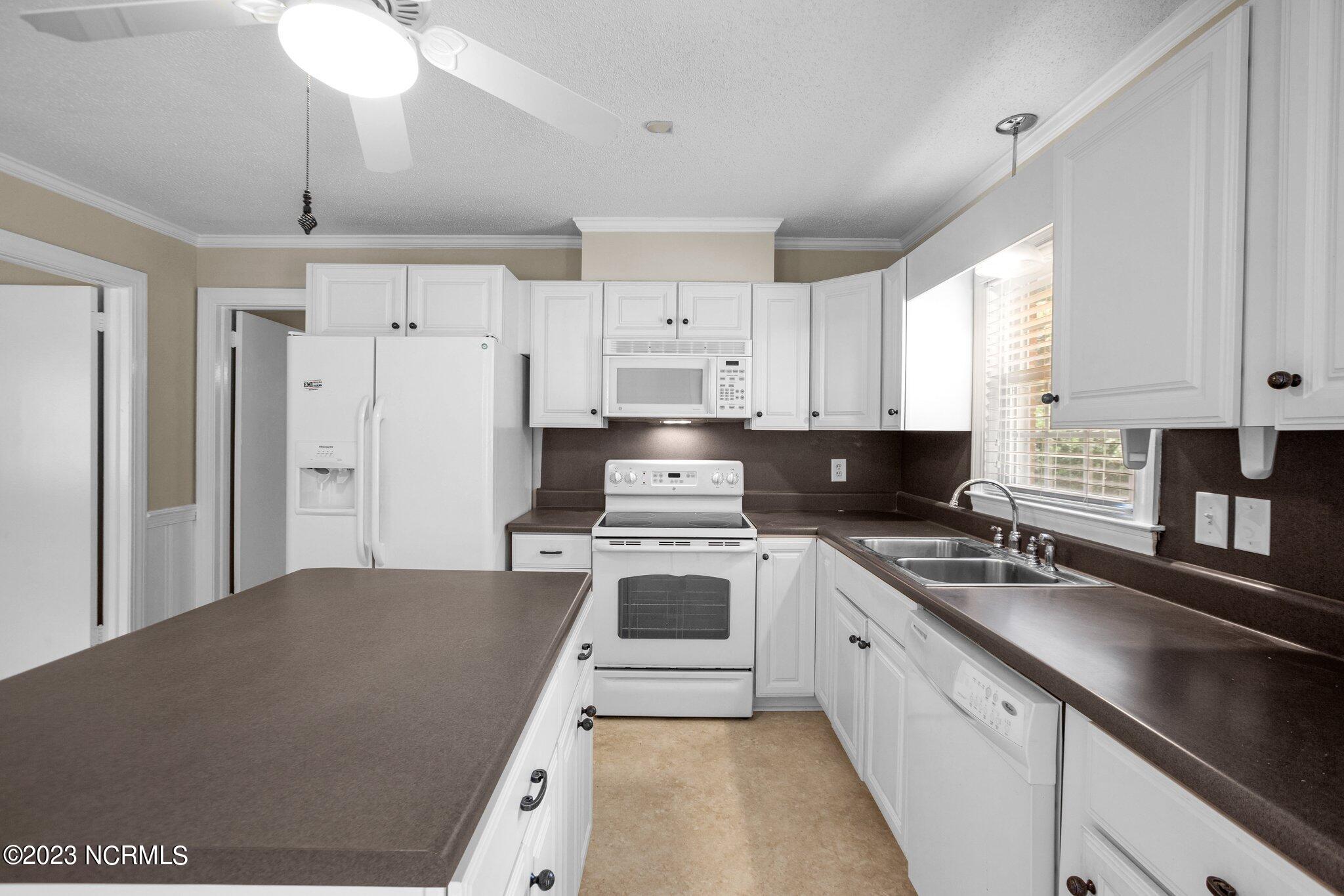 210 Kent Road Greenville, NC 27858 - Photo 12 of 38 14-web-or-mls-_S0A1424