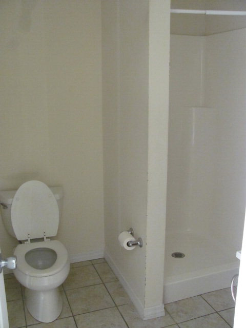 416 West Pedigo Avenue, Unit B Foley, AL 36535 - Photo 4 of 8 Guest Bathroom