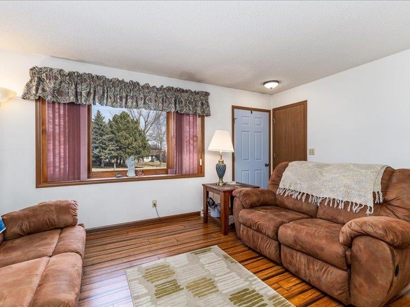 5250 Saratoga Road Dubuque, IA 52002 - Photo 2 of 44 Gallery Image 2